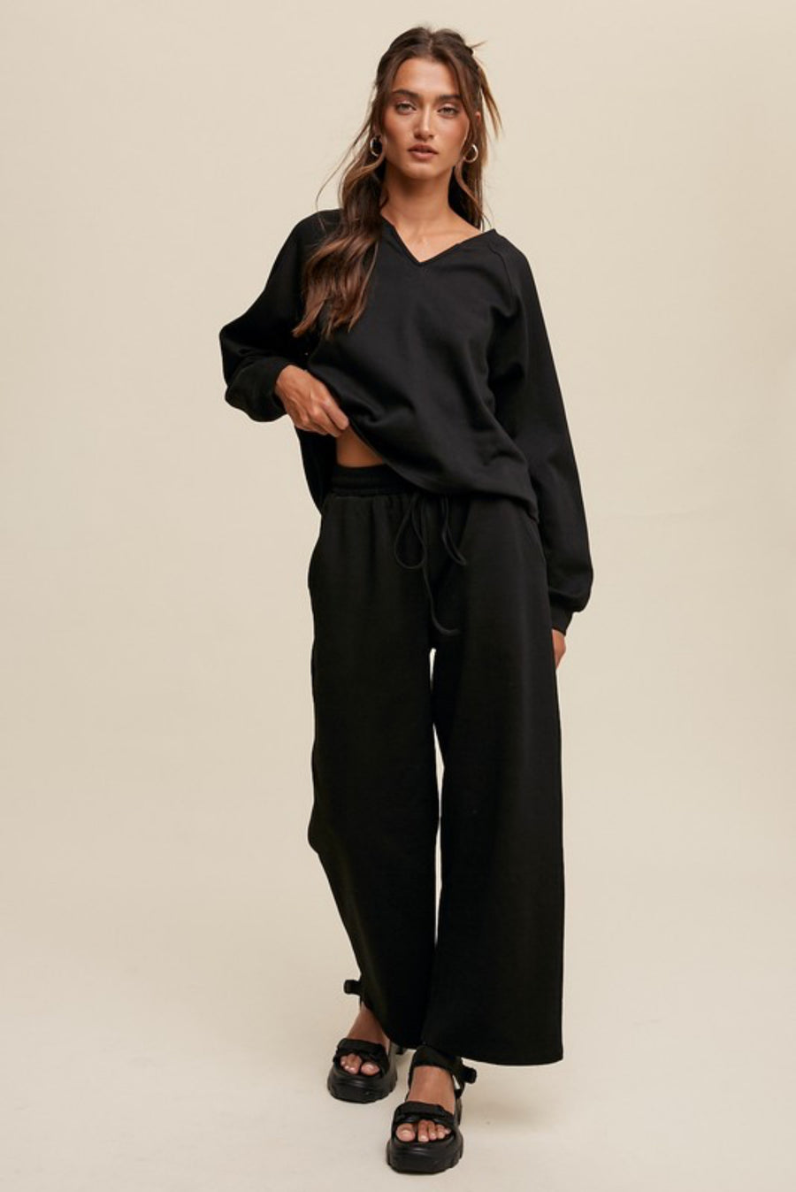 The Elli Black Sweatshirt and Pant Set