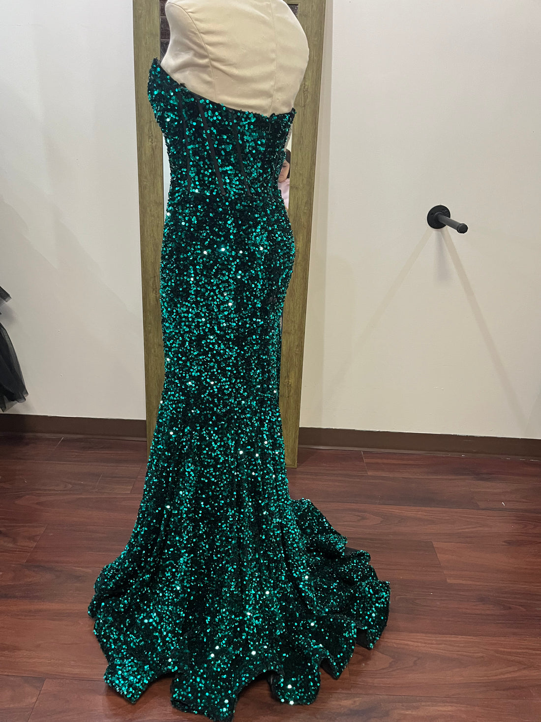 8-SherriHill-Green-Size8