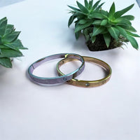 Hinge bracelet w/screw stamp