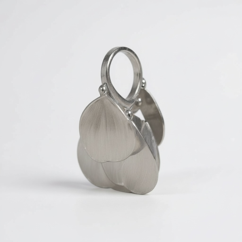 Leaf drop earrings in silver 