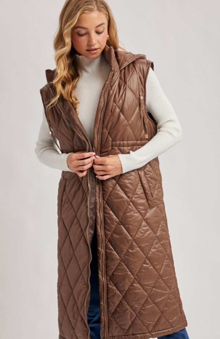 long diamond hooded puffer vest in coco color