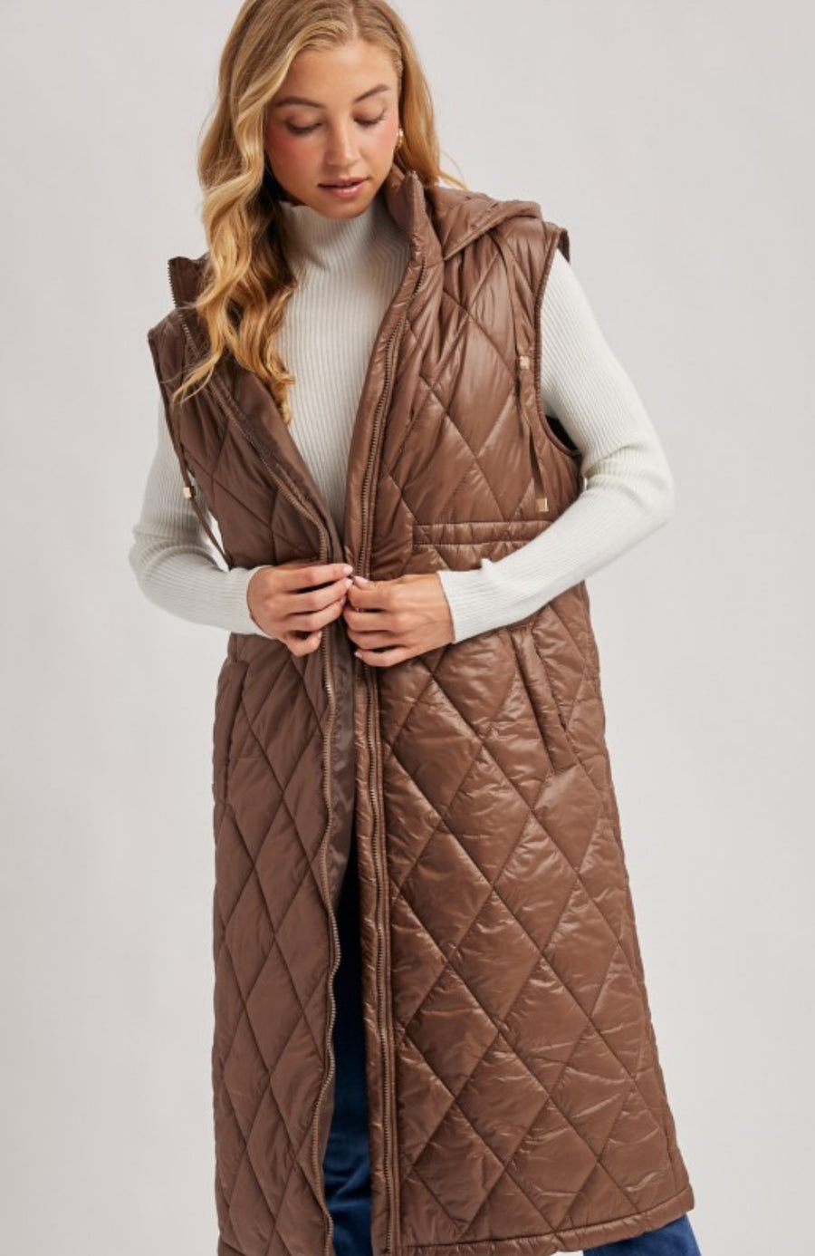 long diamond hooded puffer vest in coco color