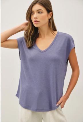 Detailed V-Neck Linen Tee-Blue