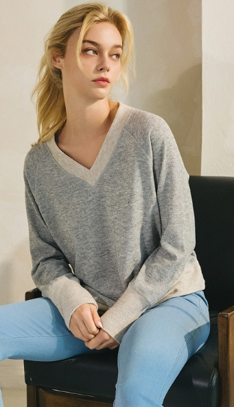 Long Sleeve V-neck Pull-over