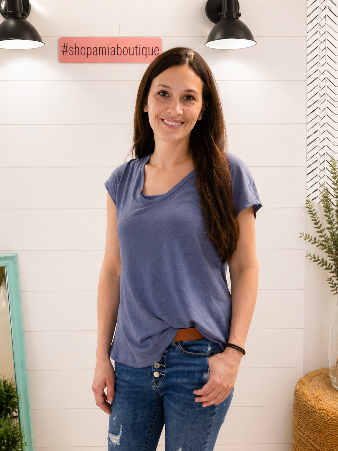 Detailed V-Neck Linen Tee-Blue